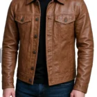 Close-up detail of men’s camel brown trucker leather jacket featuring cowhide grain texture, button hardware, and premium craftsmanship. A detailed front display of the men’s camel brown trucker leather jacket featuring a classic silhouette, quality stitching, and durable cowhide leather.